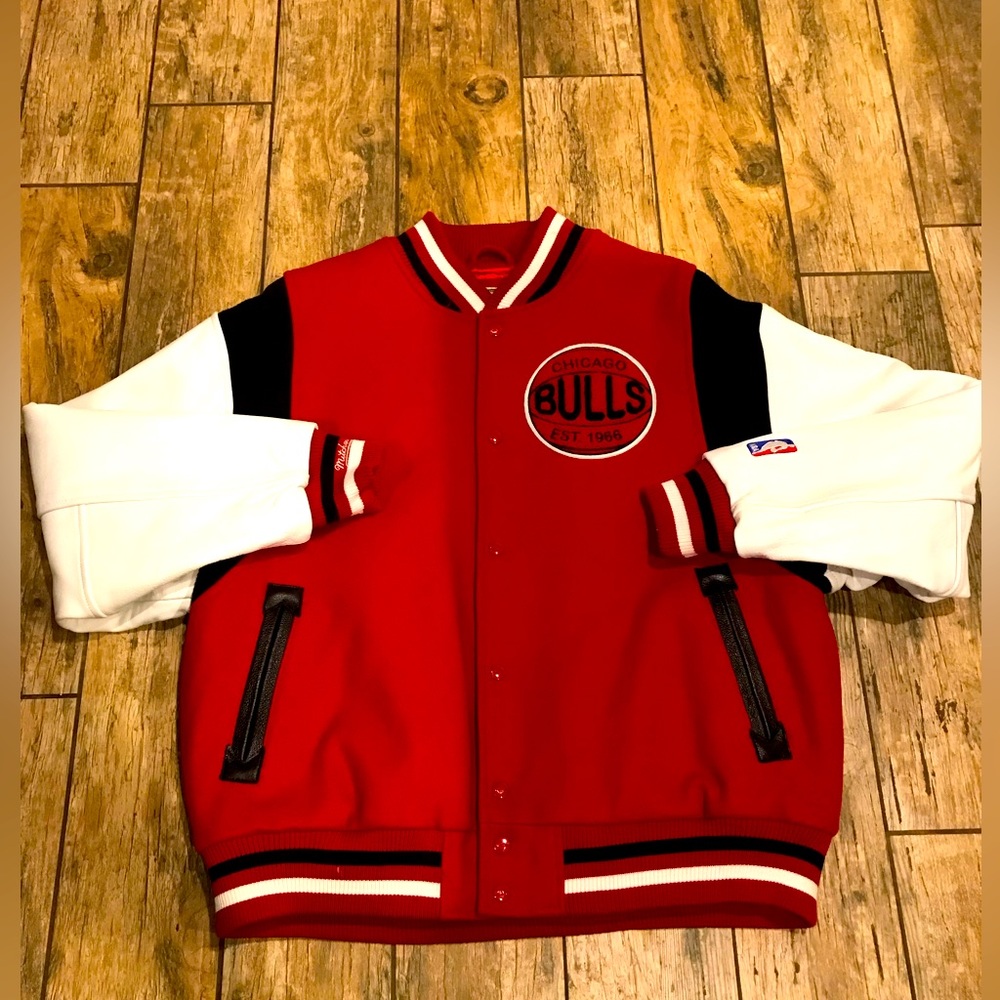 Mitchell and ness Chicago bulls varsity jacket